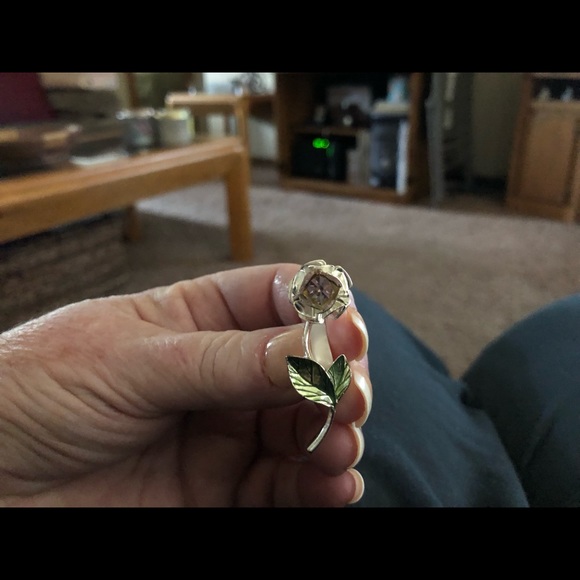 NWOT Brooch, Single Flower, Alexandrite June Stone - Picture 2 of 3